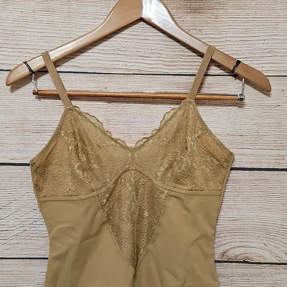 NWT Pinsy Scultping Lace Shapesuit Elegant Bodysuit Medium Beige - Picture 6 of 9